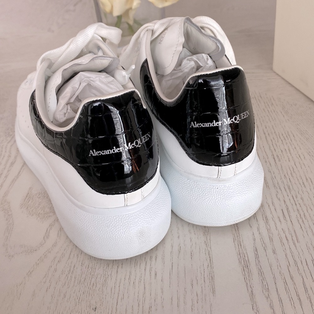 Authentic Alexander McQueen - Picture 3 of 3